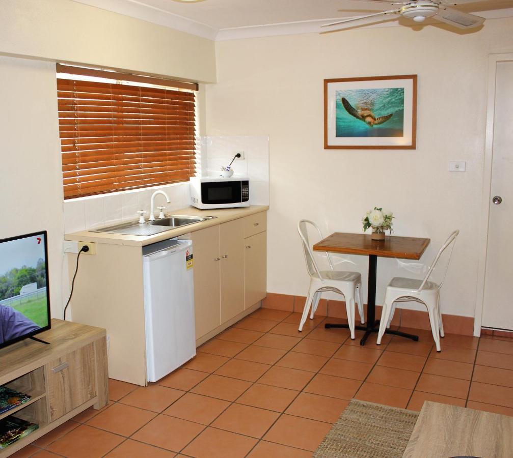 Lake Central Cairns Exterior photo