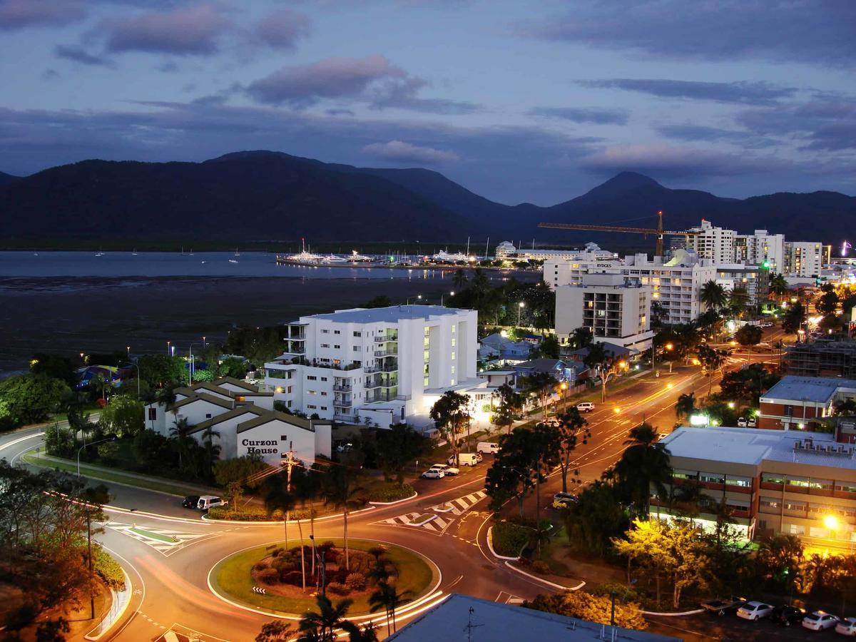 Lake Central Cairns Exterior photo